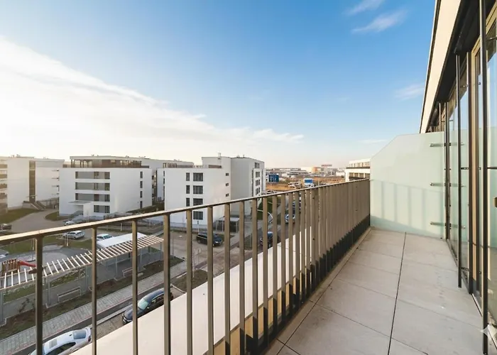 Cozy Penthouse With Balcony & Parking Lägenhet Plzeň